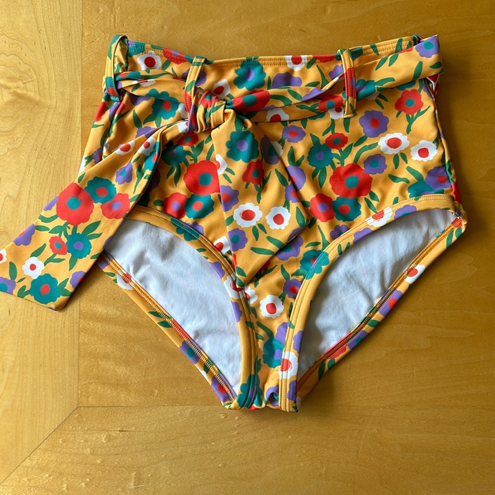 NWT ModCloth bathing suit bottom.  High rise.